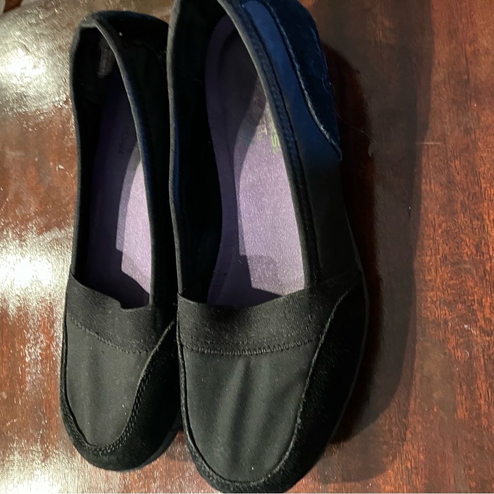 Skechers black suede loafers 8